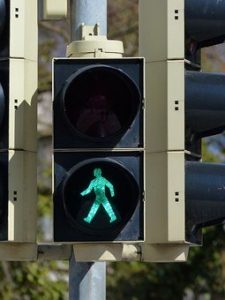 Quelle différence entre les formations moniteur auto cole pour voiture et pour moto ?
