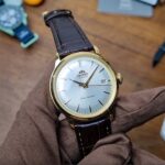 Comment porter une montre Orient avec un look streetwear